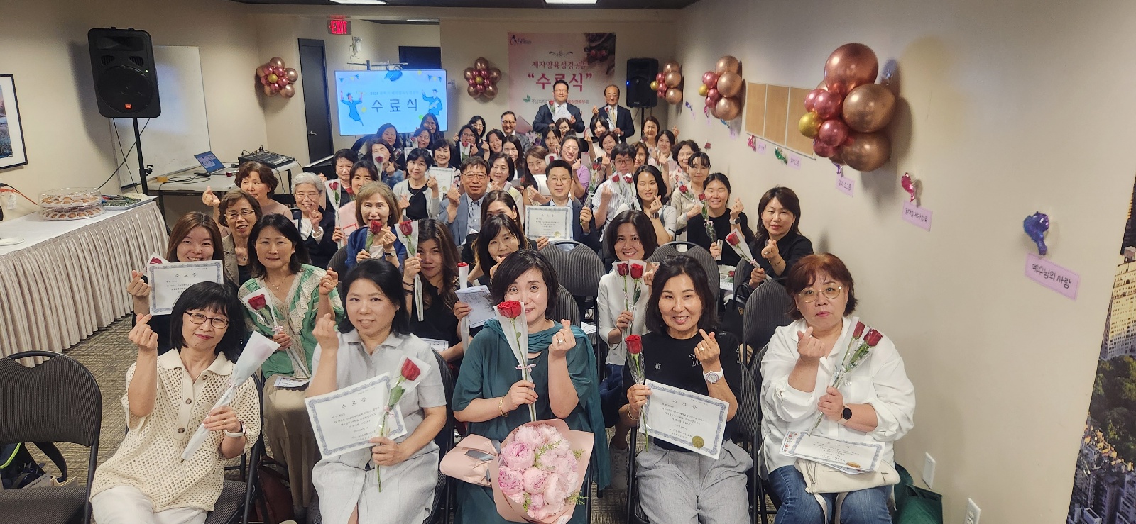 1_양육수료식_단체찐.jpg