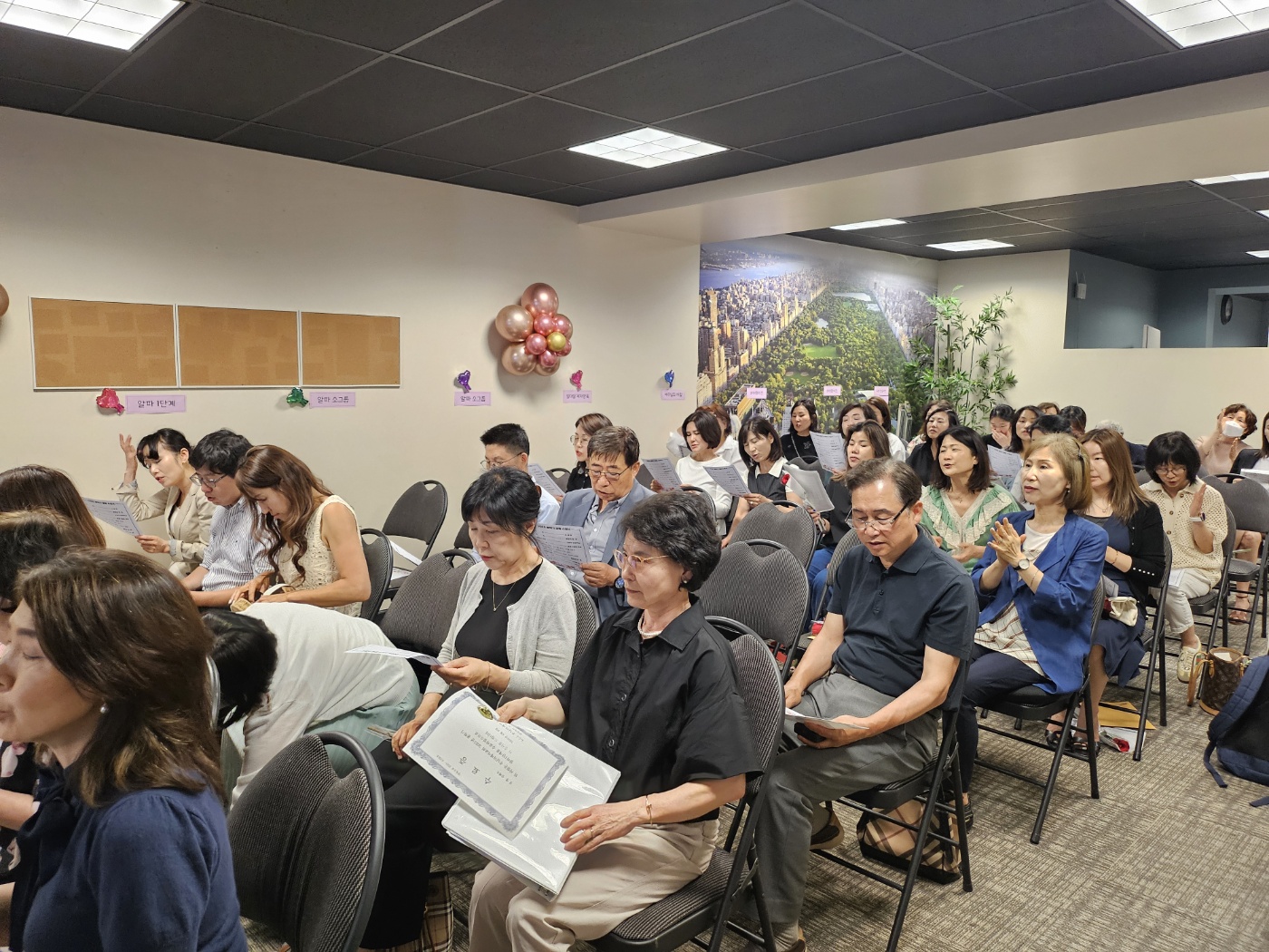 6_양육수료식_참여자.jpg