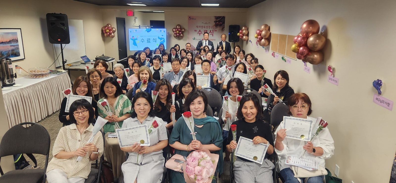 11_양육수료식_단체찐.jpg