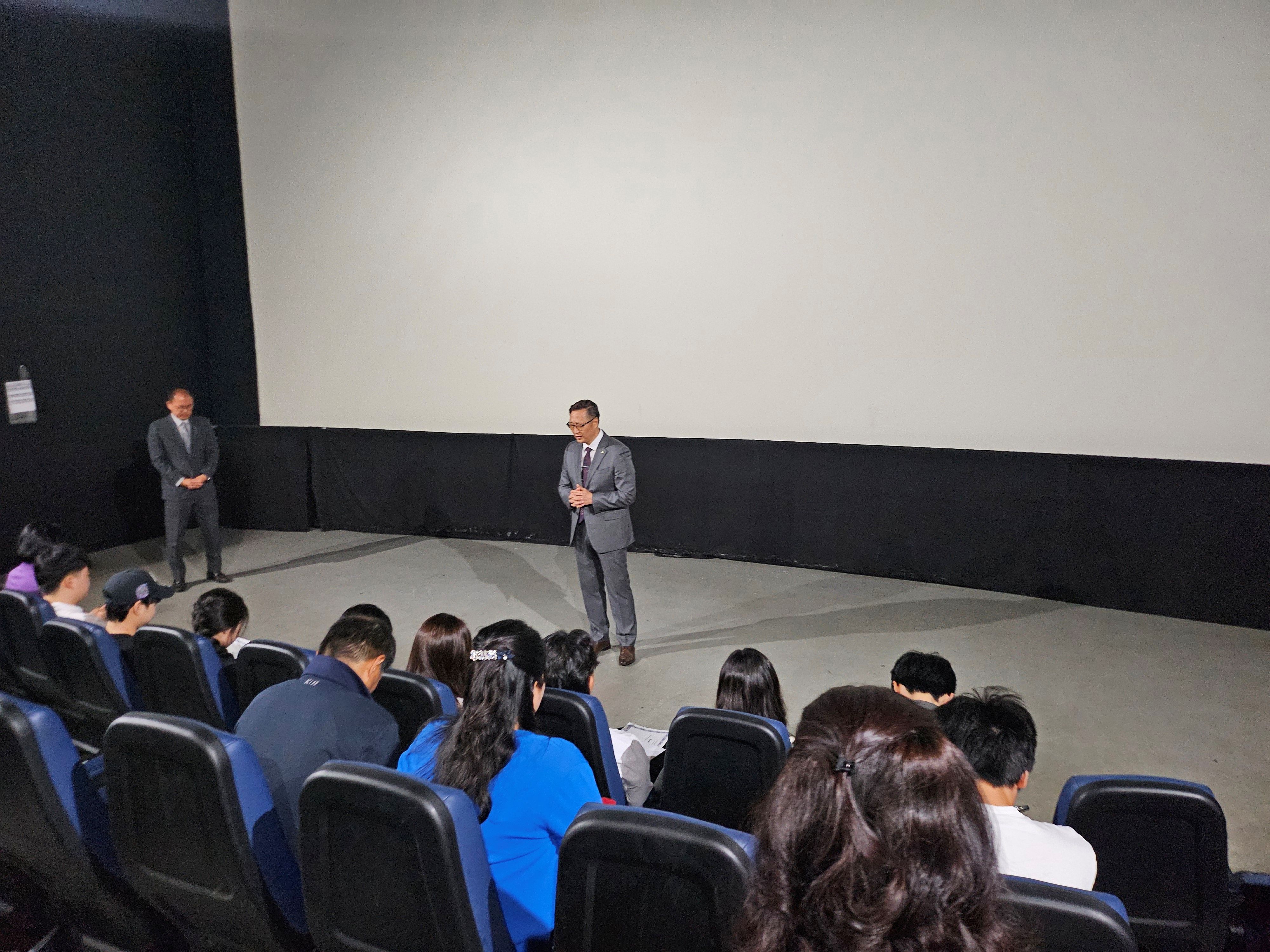 50_담임목사님 기도_장학위원회.jpg