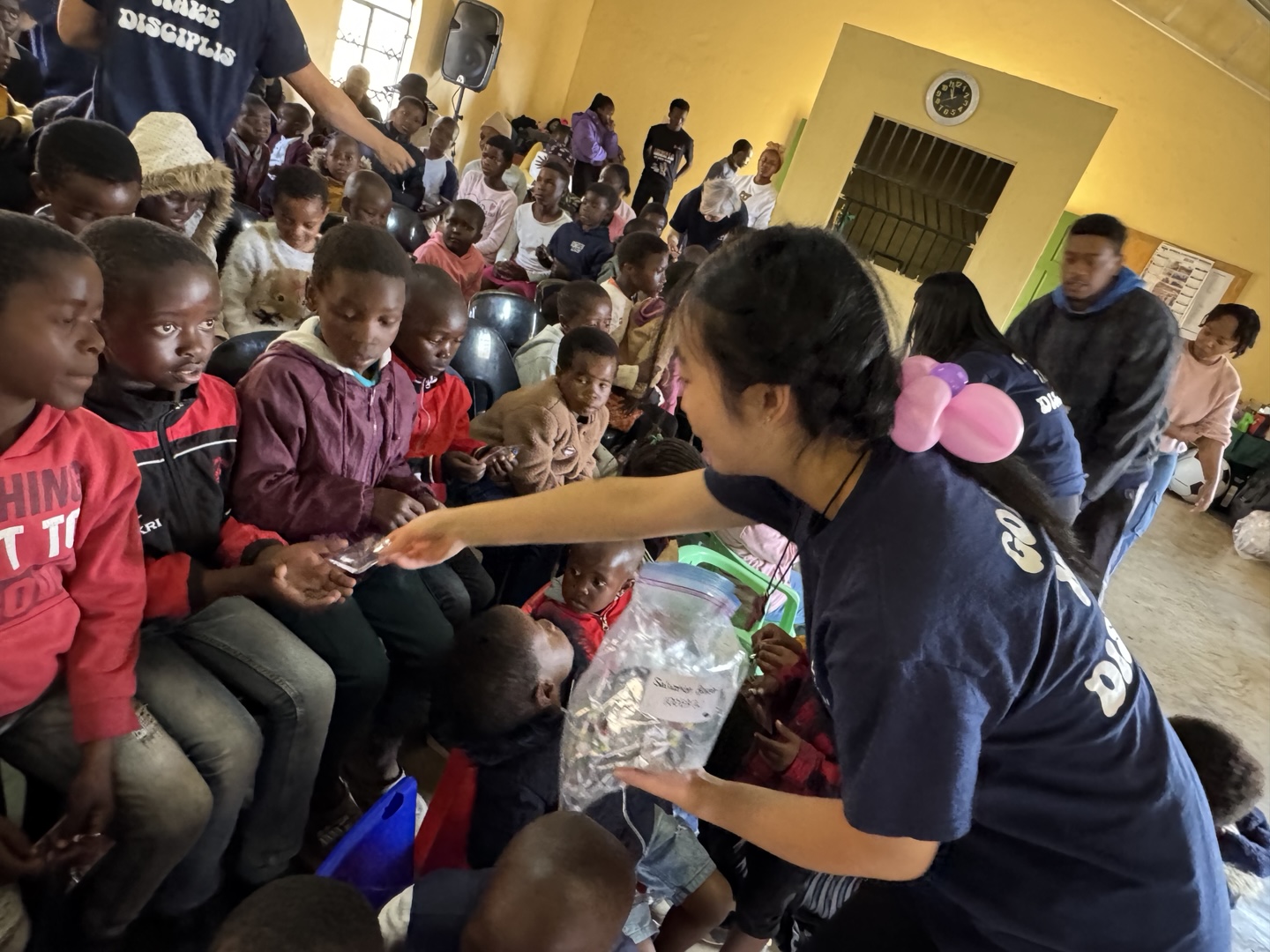 27_deborah giving out.jpg