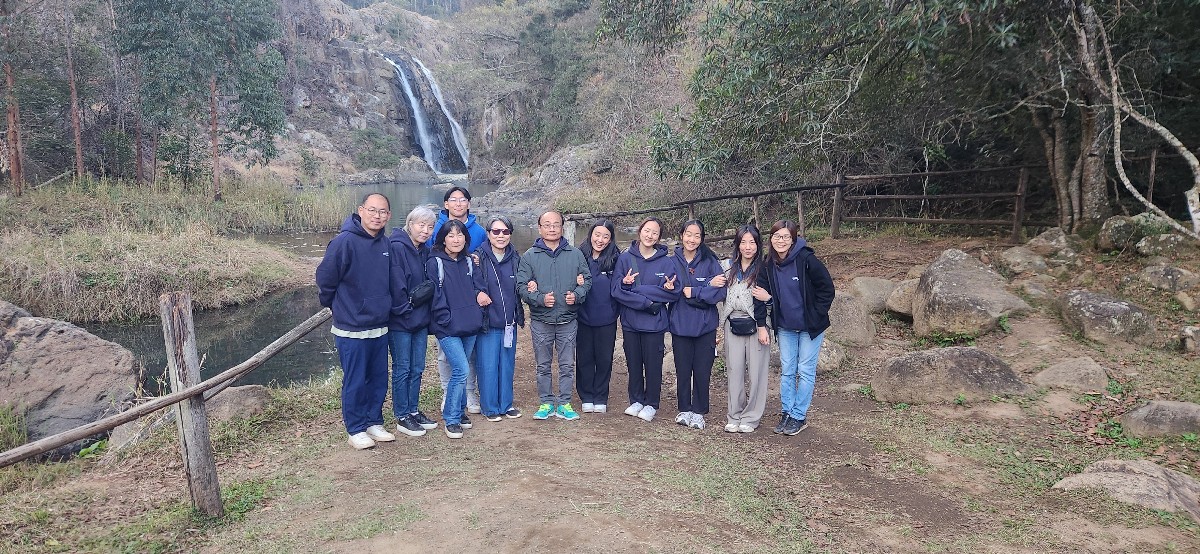 29_group pic fall.jpg