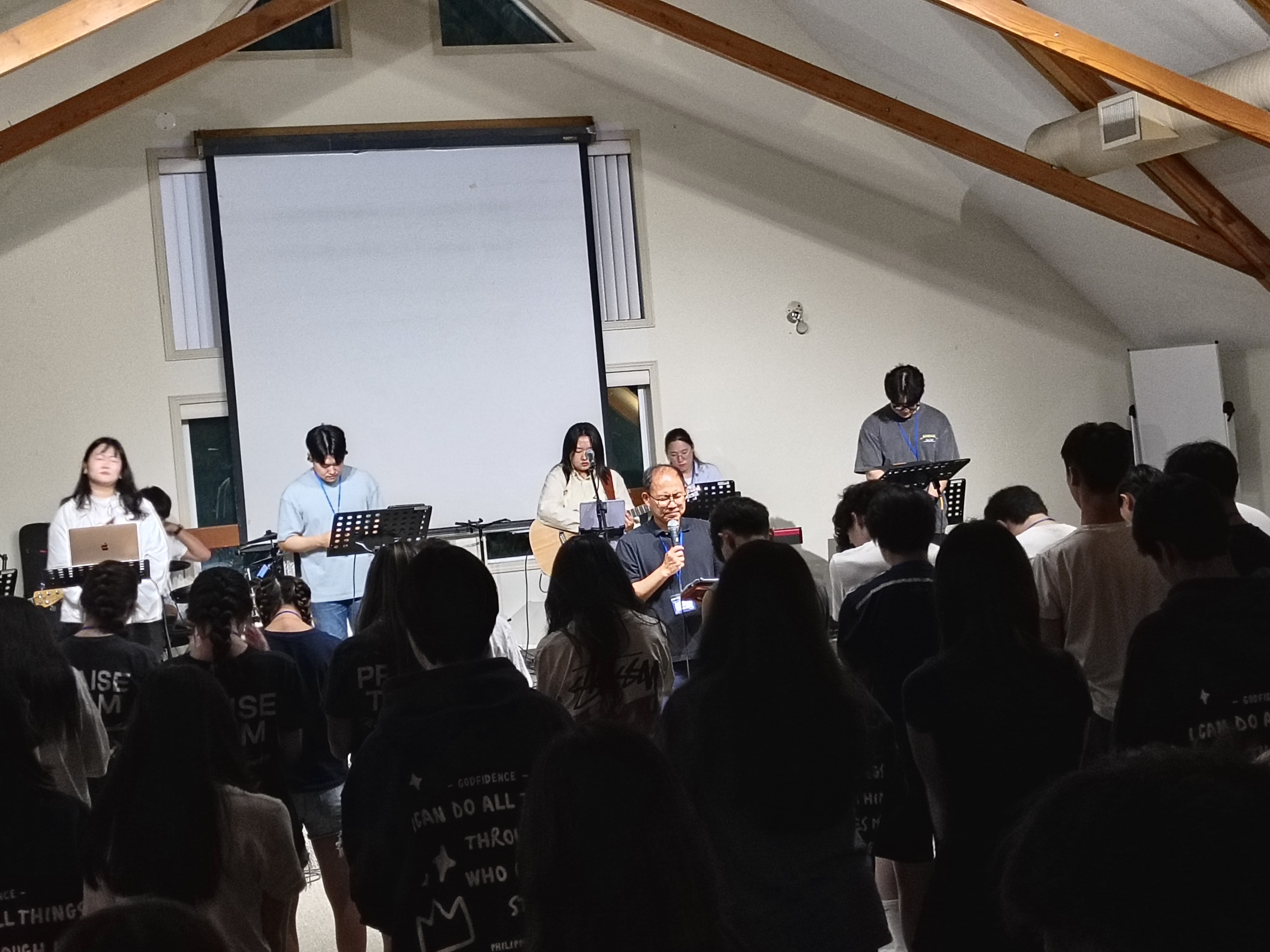 203_worship prayer.jpg