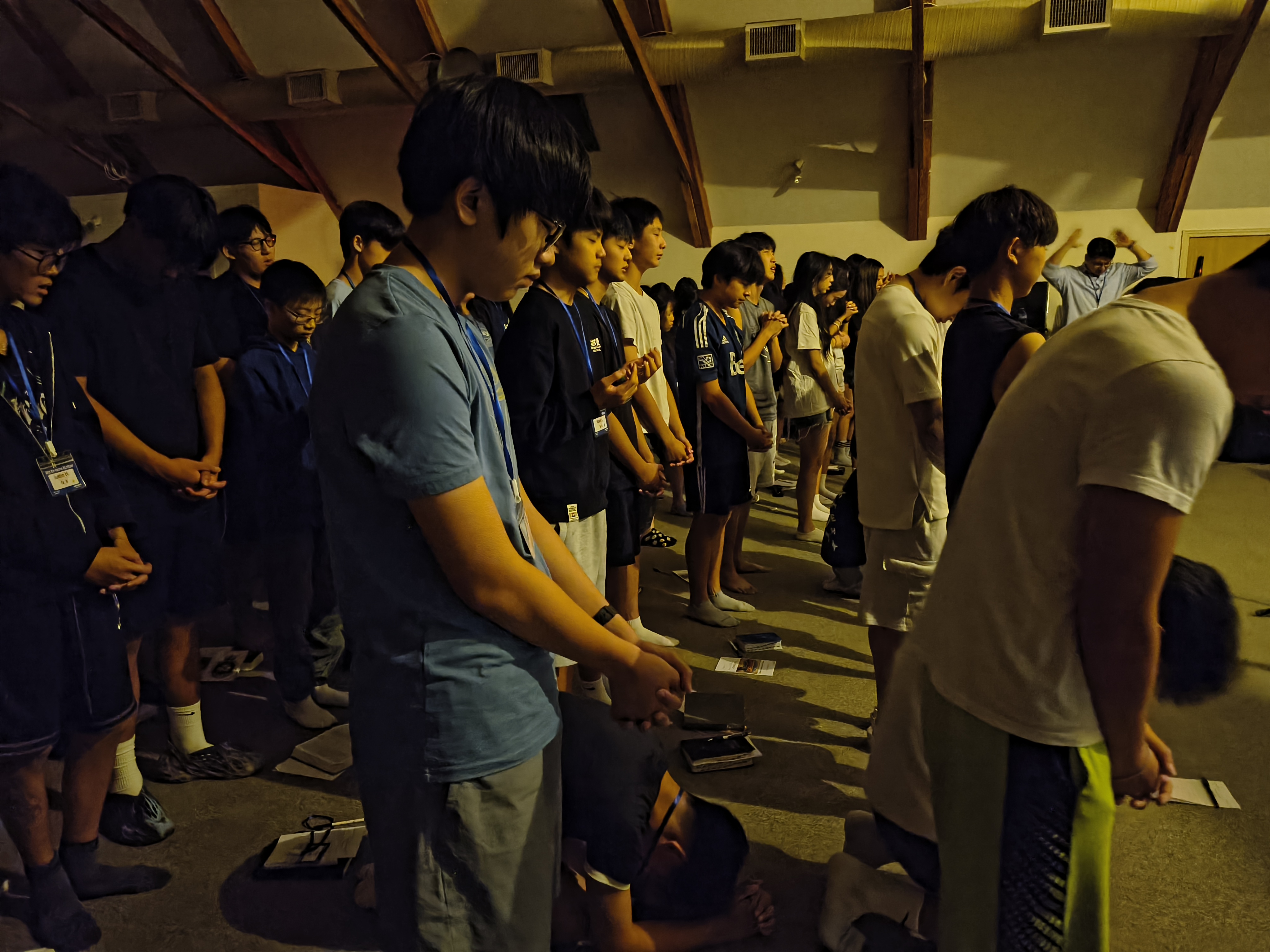 205_worship prayer.jpg