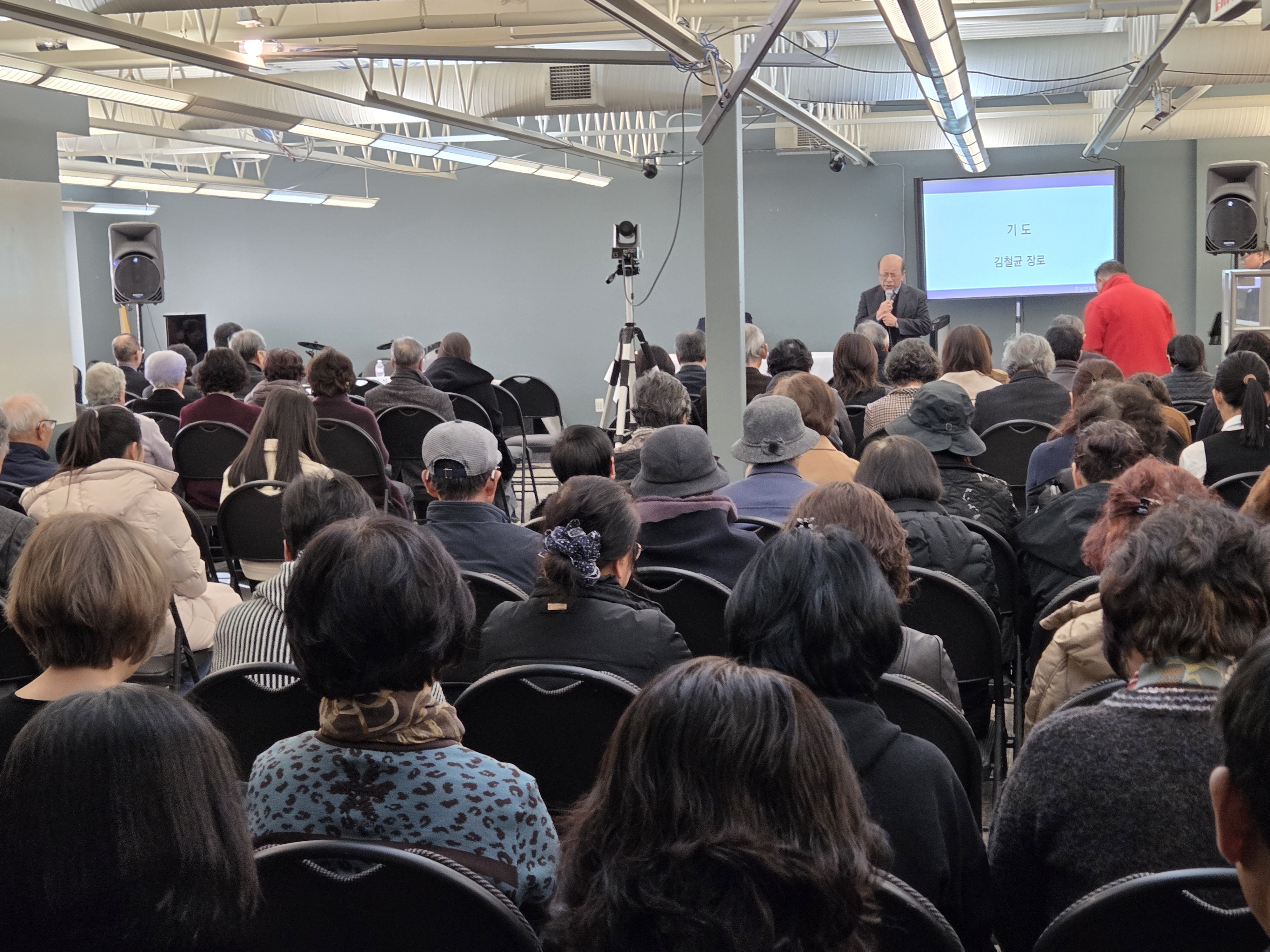 02_당회 김철균 장로님 기도.jpg