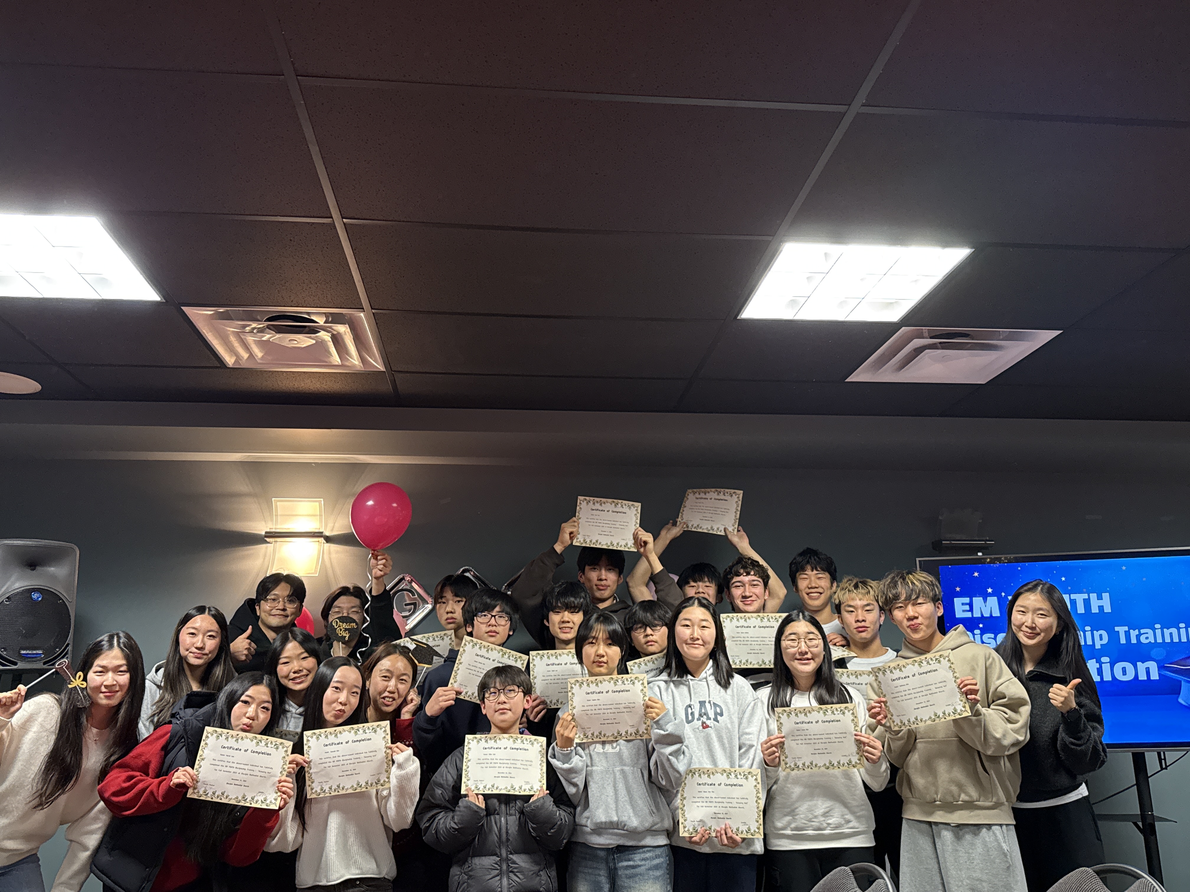 11_EMY제자훈련수료식_제자훈련1단계 단체사진.jpg