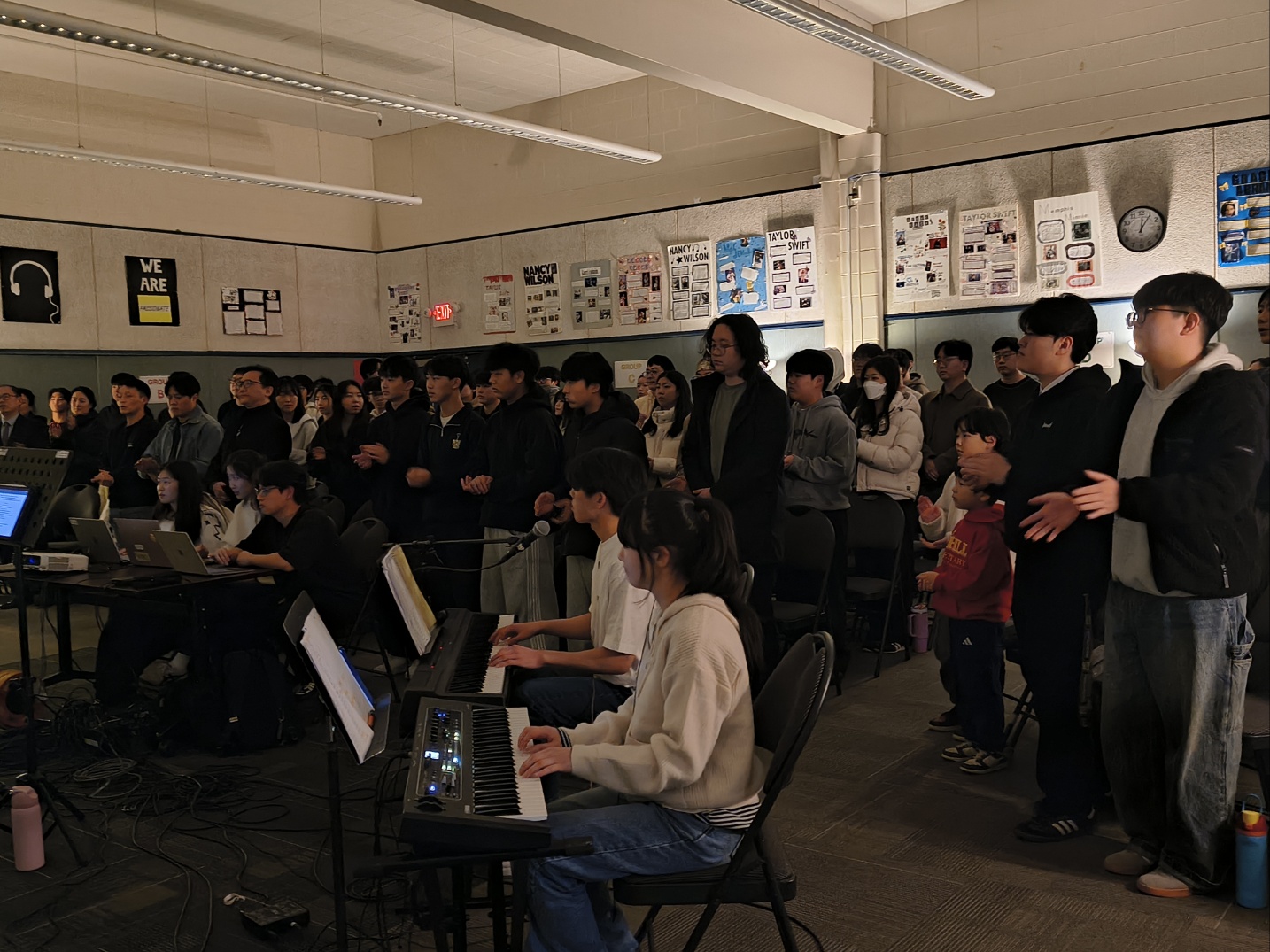 16_worship group 4.jpg