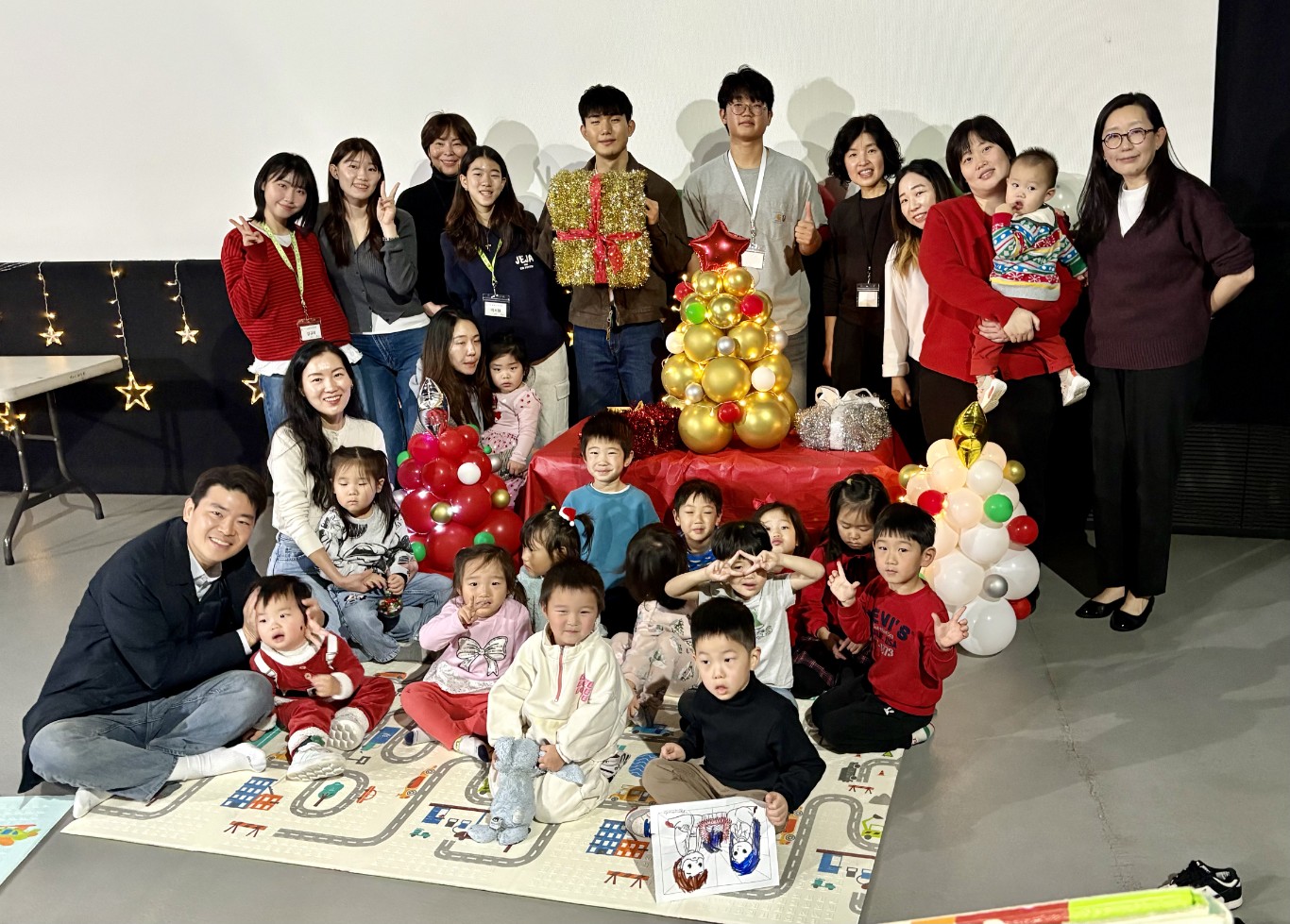 1_성탄주일예배 단체사진.jpg