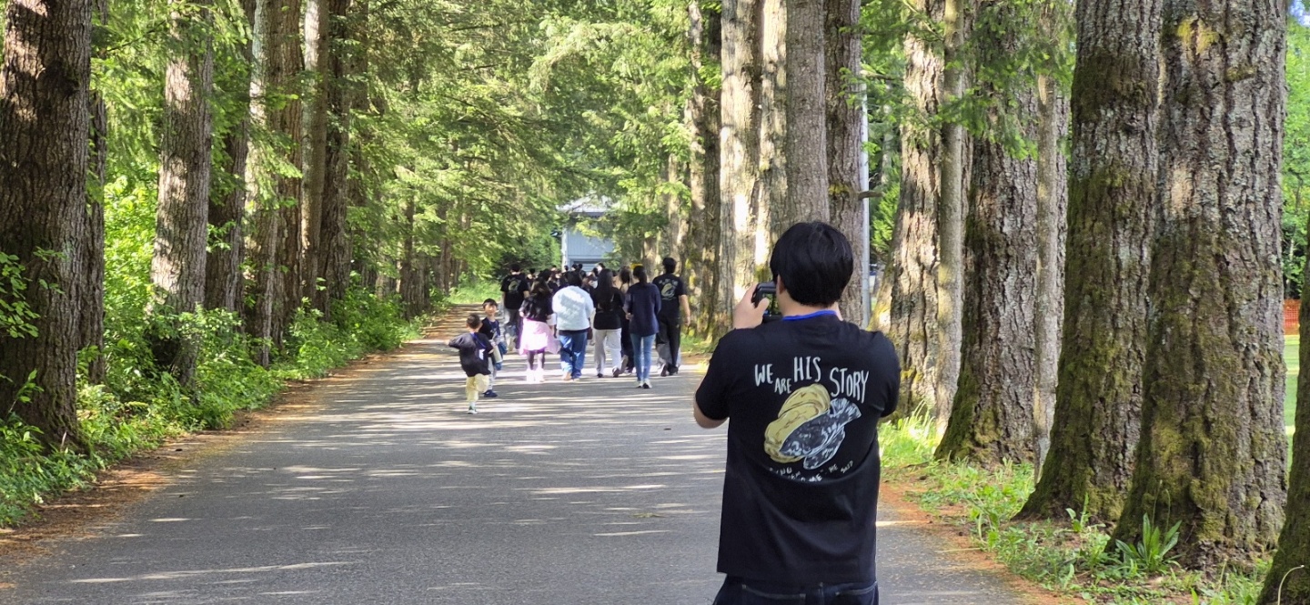 4_oikos retreat_walking.jpg