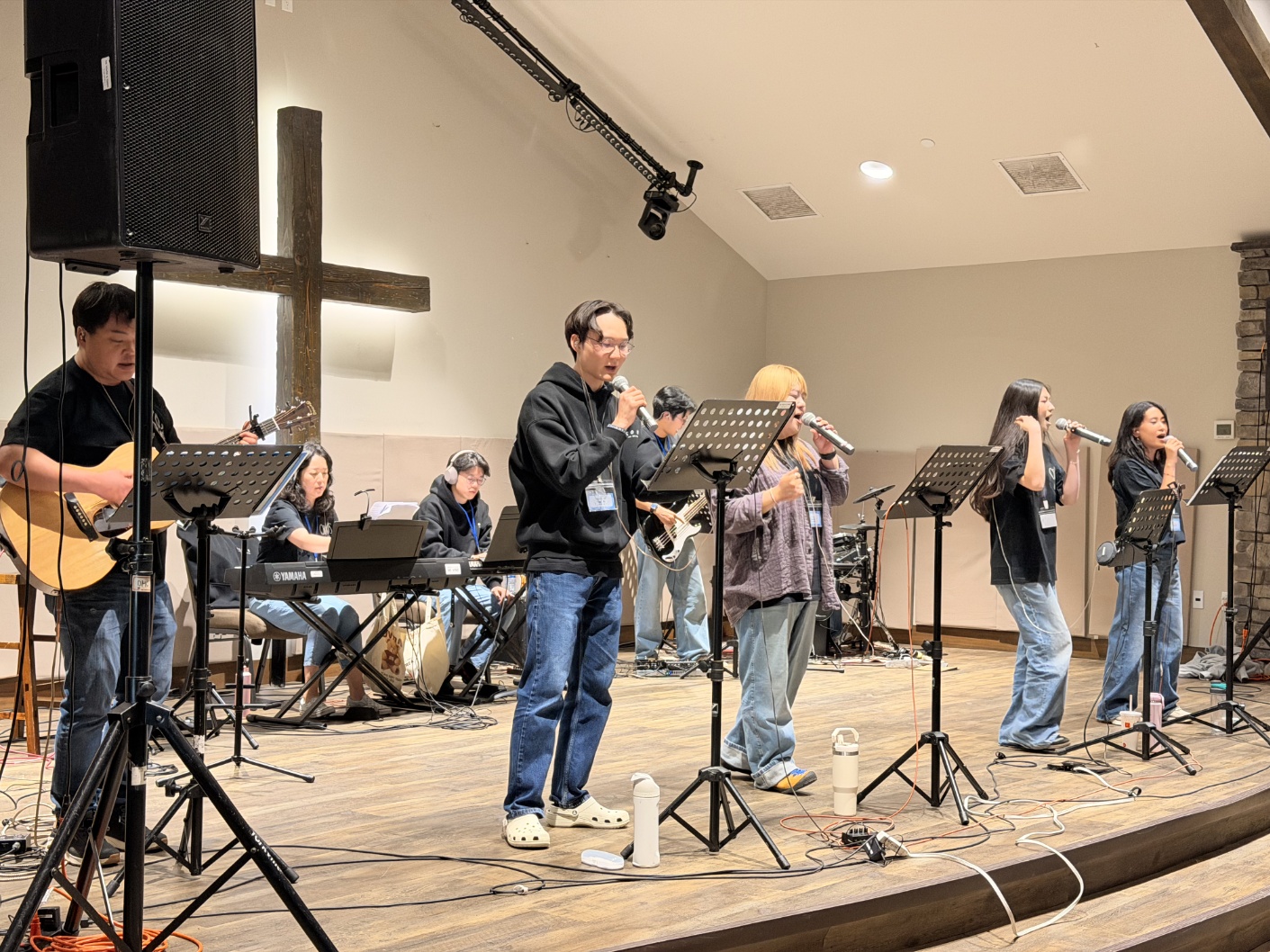 6_oikos retreat_worship team.jpg