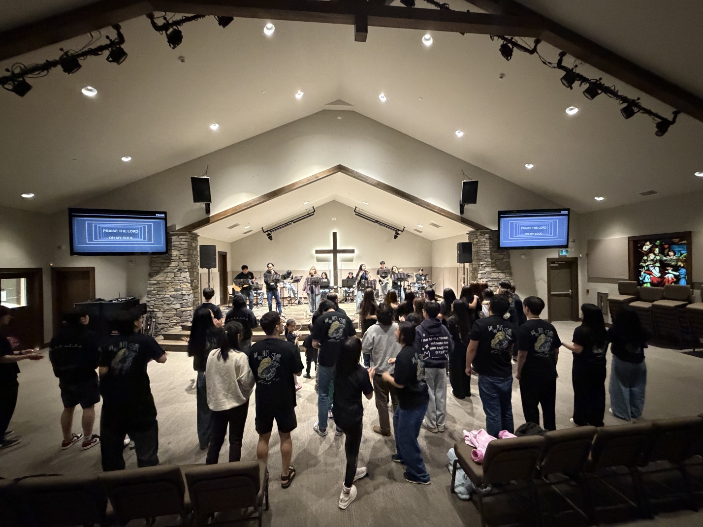 7_oikos retreat_worship.jpg
