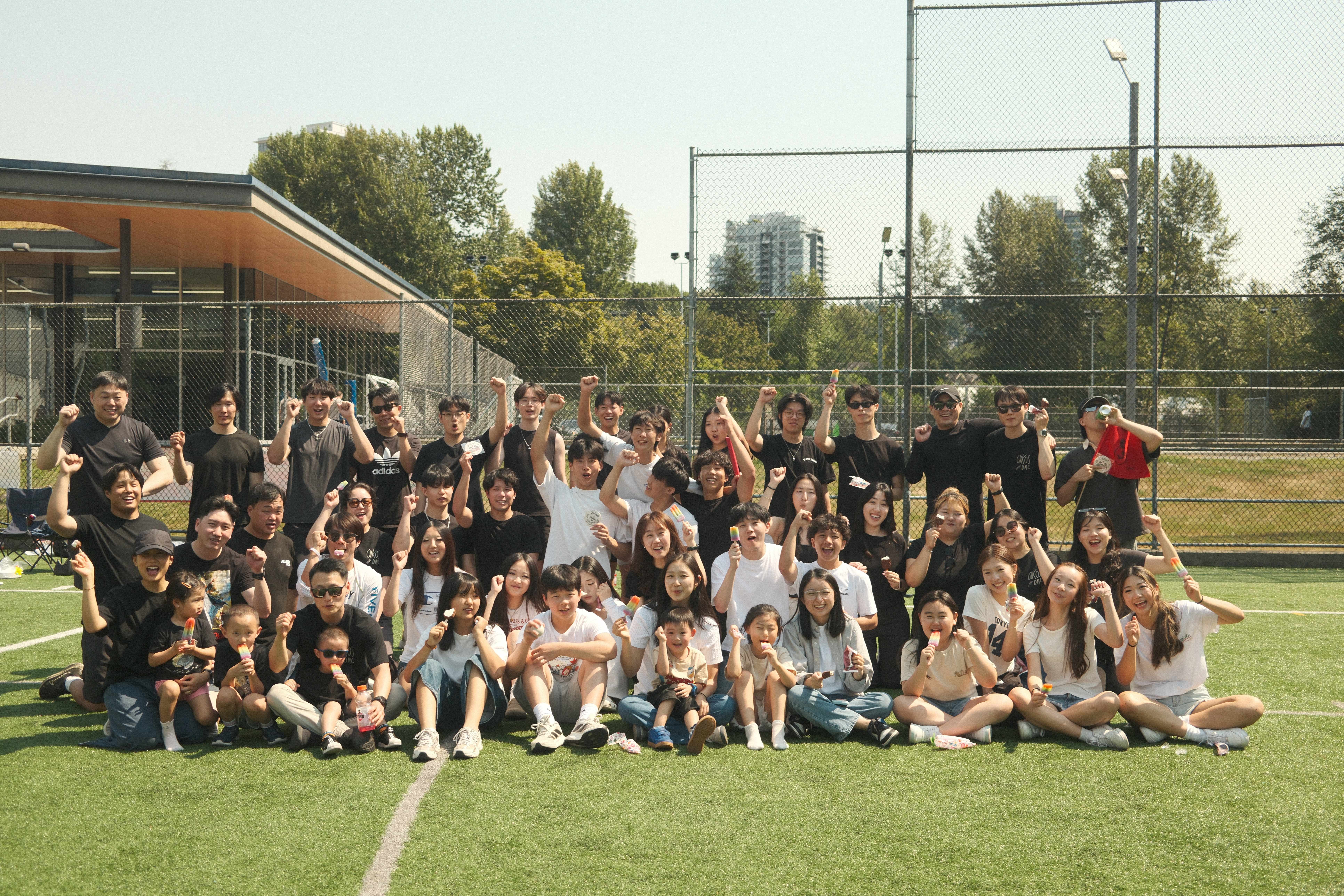 111_sports day_group smile big.JPG